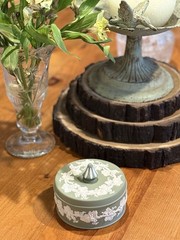 Vintage Wedgwood Sage Green Jasperware 5″ Round Finial Lid Trinket Jewelry Box