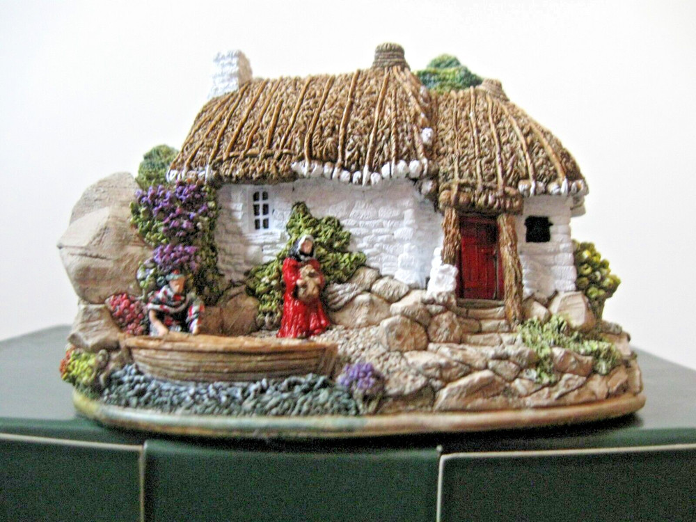 Lilliput Lane Over The Sea To Skye. Mint in its original box with a deed.