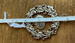 Ganz Ornament w/Sunflowers Bird & Leaves “Full Plates Full House Full Hearts”