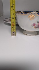 Lot of 2 teacups and 2 saucers of Lady Elizabeth Hudson & Middleton Ltd 1980’s