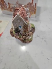 Lilliput Lane – Culross House – Mint in its original box with a deed.