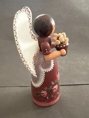 TOLE PAINTED MAUVE WOOD ANGEL HOLDING FLOWER POT SIGNED MILLIE 1987 VITNAGE