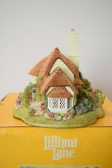 Lilliput Lane Cottages Porlock Down. Mint in original box with deed. Signed.