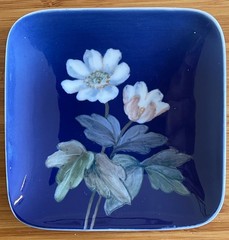 ROYAL COPENHAGEN PinTrinket Dish – 4″ – Floral pattern 1975-1979