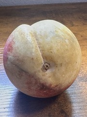 VINTAGE ALABASTER STONE FRUIT PEACH Nice Colors Veins Heavy Early