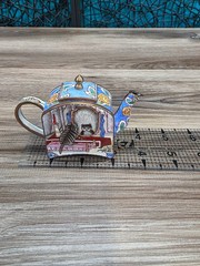 VTG Enameled Miniature Teapot Cat Looking in Mirror Unbranded Blue WHIMSICAL