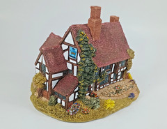 Vintage 1988 Lilliput Lane Crown Inn, Handmade in Cumbria United Kingdom.