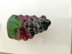 VTG HAND BLOWN ART GLASS GRAPE CLUSTER PURPLE & GREEN WINE THEME 6.5″ X 4″