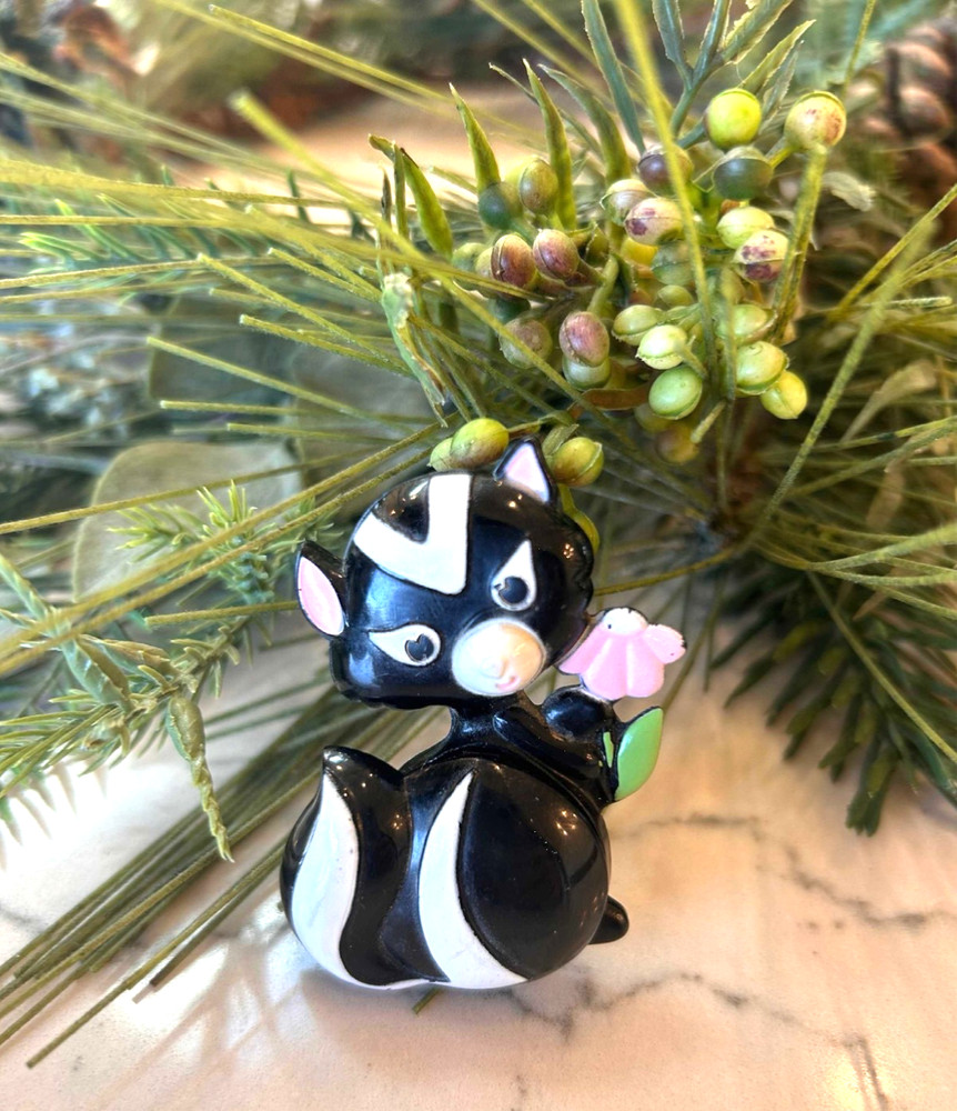 Vintage Avon Fragrance Glace Pin Pal SNIFFY the Skunk – New, no Box