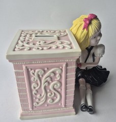 DEPT 56 THE STORYBOOK COLLECTION 2001 CLASSIC ELOISE BANK PINK & MOVIE . . .READ