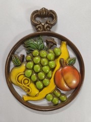 “Vintage 1975 Sexton USA, Metal Fruit Wall Plaques Set of 4
