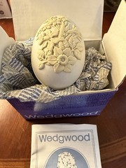 Wedgwood Primrose Yellow On White Jasperware 2.75″ Daffodil Egg – Original Box