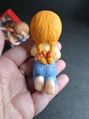 1983 Enesco Country Cousins Figurines Girls Playing With Dollhouse 3 In Tall