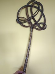MEDIUM SIZE VINTAGE CANE/WICKER CARPET/RUG BEATER #