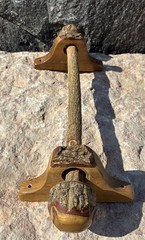 Vtg AMERICAN LIVE EDGE HICKORY WOOD HAND CARVED TOWEL ROD w/ BRACKETS 18″