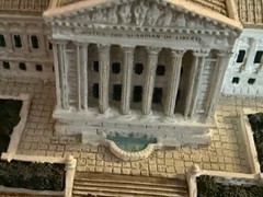 Danbury Mint The U.S. Supreme Court Deluxe Sculpture Washington D.C. Wood Base