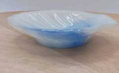 Akro Agate Slag Glass Scallop Shell Trinket Dish Blue White Swirl USA Vintage