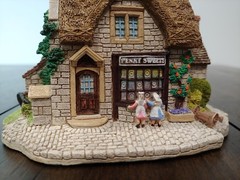 Lilliput Lane Village Shops Penny Sweets Cottage Exc. Condition with Deed