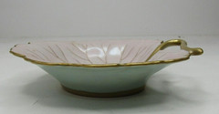 VTG Sue Thomas Leaf Shaped Trinket Dish Gold Accents 6″