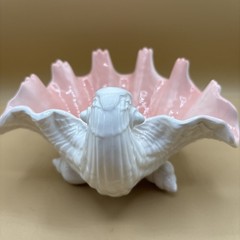 ￼Vintage 1980’s Fitz and Floyd Footed Seashell Dish, “Coquille” H-5” W-8” D-7”