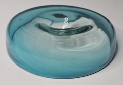 Vintage 1960’s Unbranded Aqua Blue Glass Raised Center Handmade 7.25″ Round Bowl