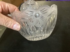 Vintage Unbranded Crystal Clear Glass Covered Dish w/Frosted Flower Edge