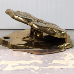 Vintage Taiwan ROC Crowning Touch Brass Gold-Tone Floral Wall Hang Clip — Flower