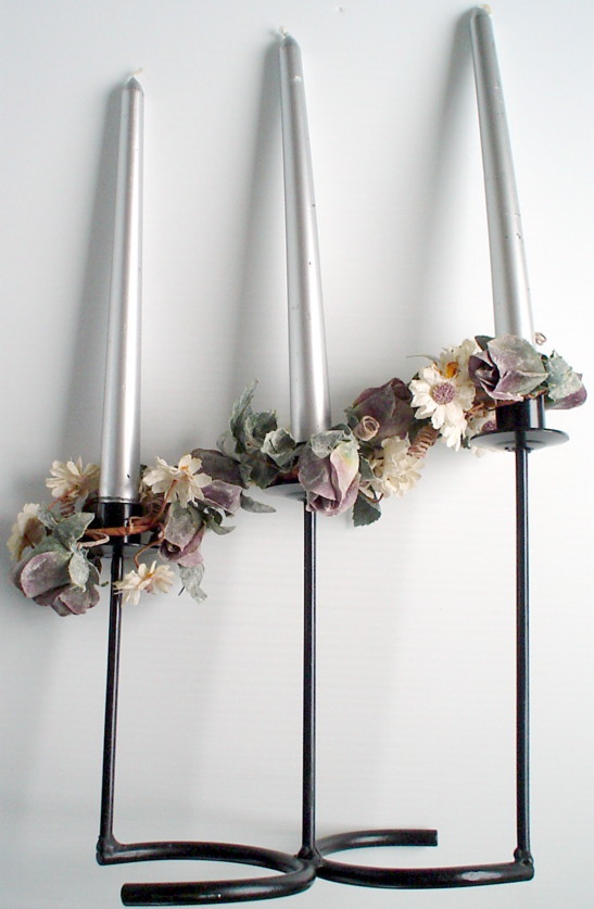 ONE CANDLESTICK + THREE CANDLES ***** UN CHANDELIER + TROIS CHANDELLES