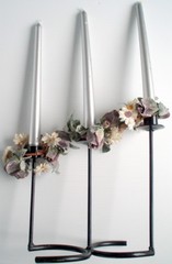 ONE CANDLESTICK + THREE CANDLES ***** UN CHANDELIER + TROIS CHANDELLES