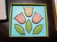 Vintage Avon Spring Tulips Hostess flower soap set un-used in 1970’s orig box
