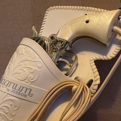Rare Find Vintage Jerdon Magnum Revolver Wall Mount Bath Accessory Holster Decor