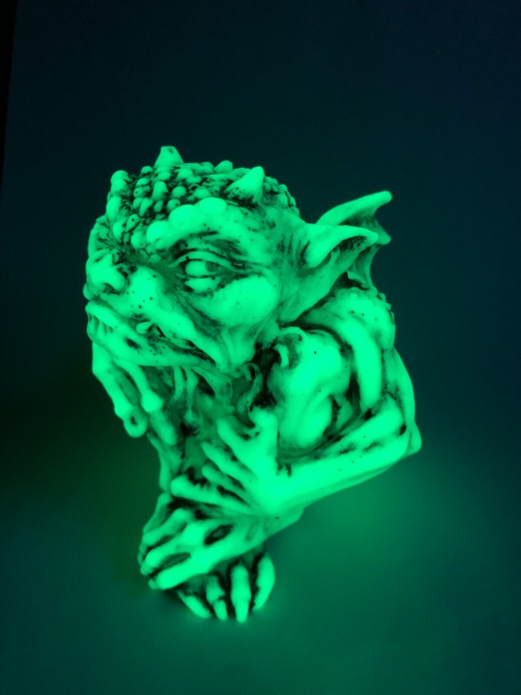 Harmony Kingdom Ar Neil Eyre Designs Halloween glow in dark Gargoyle Troll large