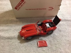 Danbury Mint 1958 FERRARI 250 TESTA ROSSA 1:24 Precision Metal Diecast