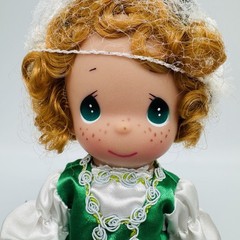 PRECIOUS MOMENTS Vinyl Doll IRELAND Irish Traditional Green White Dress