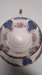 Lot of 2 teacups and 2 saucers of Lady Elizabeth Hudson & Middleton Ltd 1980’s