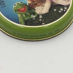 Vintage 1980 Hallmark Muppets Tin Kermit The Frog and Miss Piggy 2 inch diameter