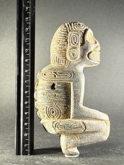 RARE ANCIENT PRE COLUMBIAN STONE CARVED TAINO BEHIQUE CROUCHED POSITION C 900AD
