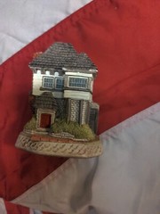 Enesco – David Winter “Signal Box” D1071 in original box