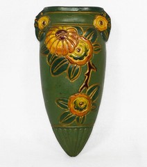 Wall Pocket Older Pottery Maker Unknown To Seller (8″ Long)
