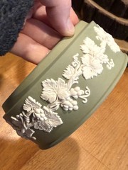 Vintage Wedgwood Sage Green Jasperware 5″ Round Finial Lid Trinket Jewelry Box