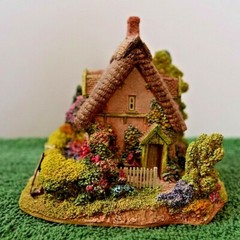 Lilliput Lane Cotman Cottage Signed piece, boxed and with a deed.
