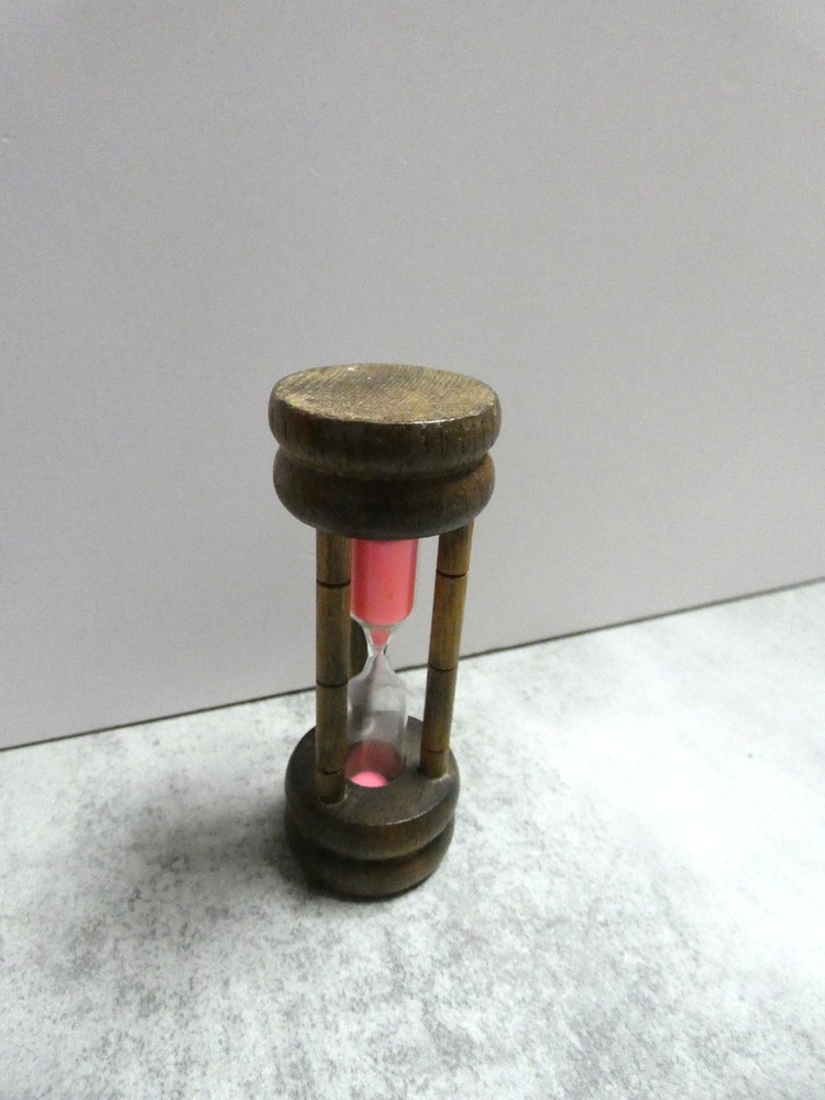 VTG Unbranded Small Wooden Hourglass 3 Minute Timer Pink Sand Desk Decor 4″