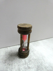 VTG Unbranded Small Wooden Hourglass 3 Minute Timer Pink Sand Desk Decor 4″