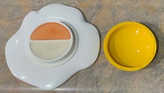 Vtg Avon Sunnyshine Up Egg Lip Gloss Compact~Frostlight Peach/Pink~Box~NOS