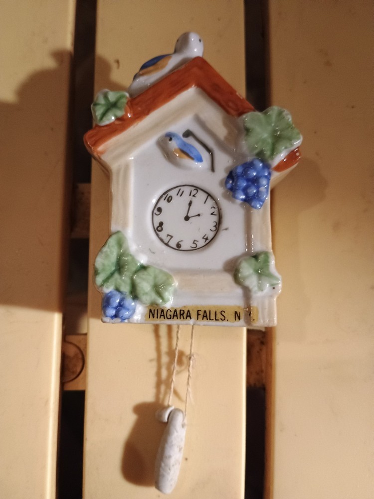 Niagara Falls NY Souvenir Ceramic Wall Hanging Cuckoo Clock, Hanging Decor