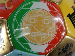 MODELO BEER ⚽ BEAUTIFUL GAME SOCCER BALL WITH DISPLAY STAND NEW OLD STOCK VTG