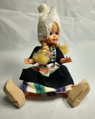 Souvenir Plastic Doll Sleep Eyes Traditional Dutch Folk Costume Wooden Shoes