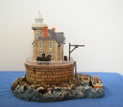 Harbour Lights Lighthouses Race Rock, NY. Mint in original box with COA.