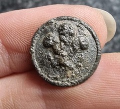 18th Century Cufflink Prince Of Wales Feathers Crown Lead Alloy Detecting Find