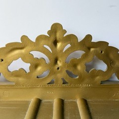 Vintage Syroco Hollywood Regency Ornate Gold Curio Wall Display Shelf